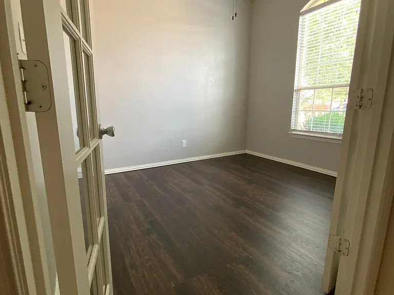 708 Hummingbird Dr — Photo 7