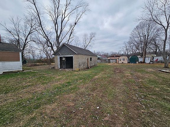 5th image of 707 Burrell St