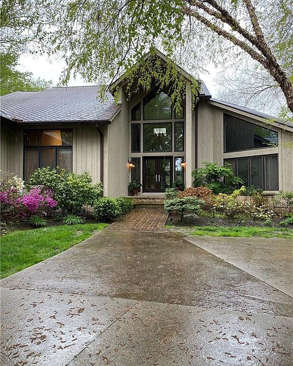 2nd image of 27 Pepper Creek Dr