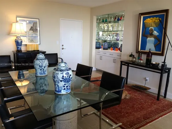 90 Edgewater Dr APT 625, Coral Gables, FL 33133