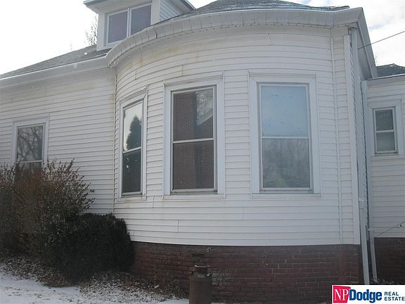 2nd image of 914 1st Ave