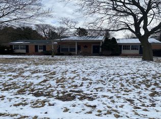 1178 Woodkrest Dr, Flint, MI 48532