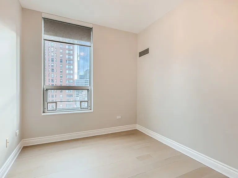 330 W Grand Ave #1202 — Photo 16