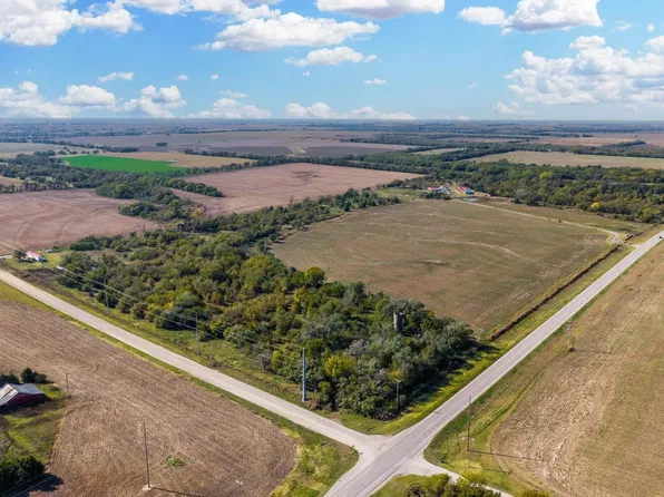 885 N Seneca Rd, Belle Plaine, KS 67013