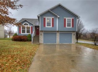 701 SW Ridgeview Dr, Grain Valley, MO 64029