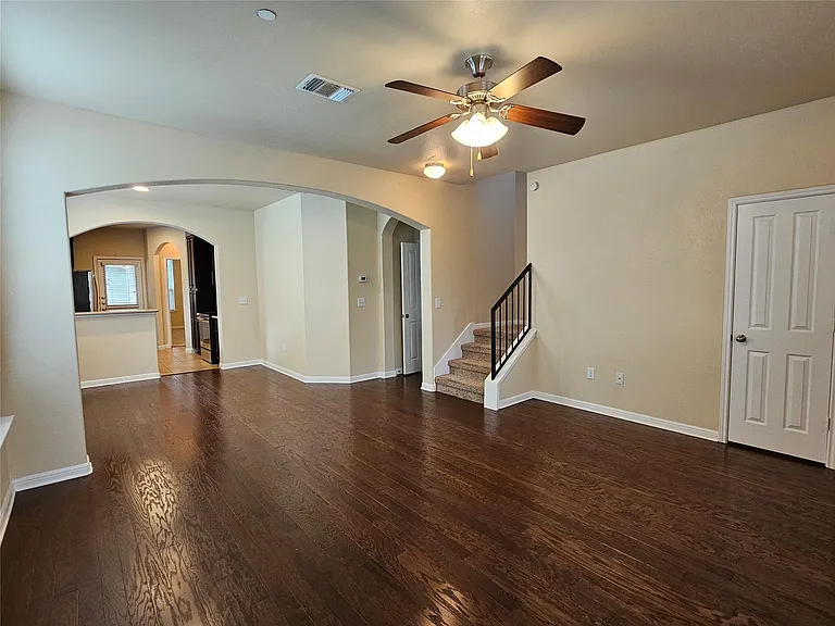 808 Lost Pines Ln — Photo 5
