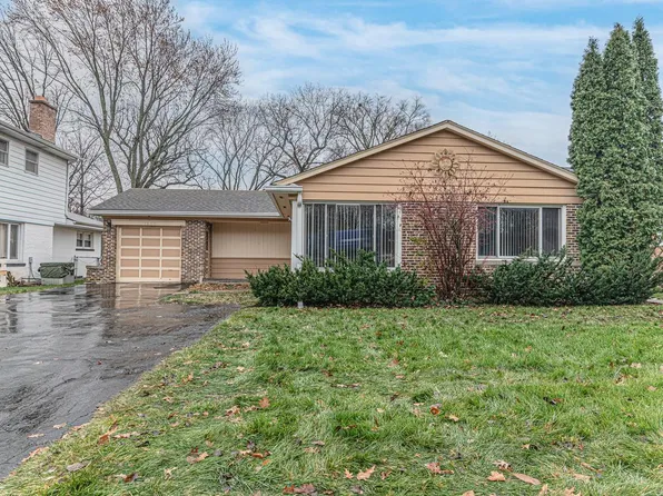 1651 Dundee Rd, Northbrook, IL 60062