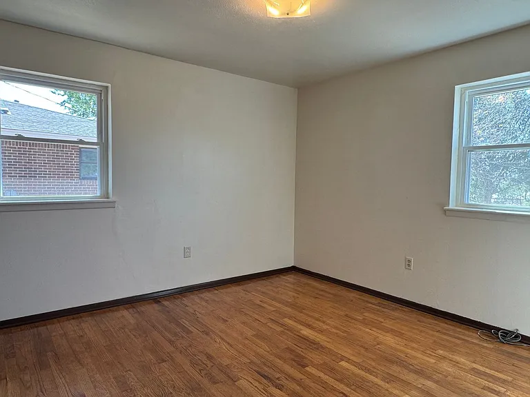 84 SW 45th St — Photo 3