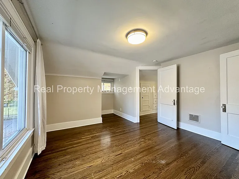 310 W Hazelhurst St — Photo 24