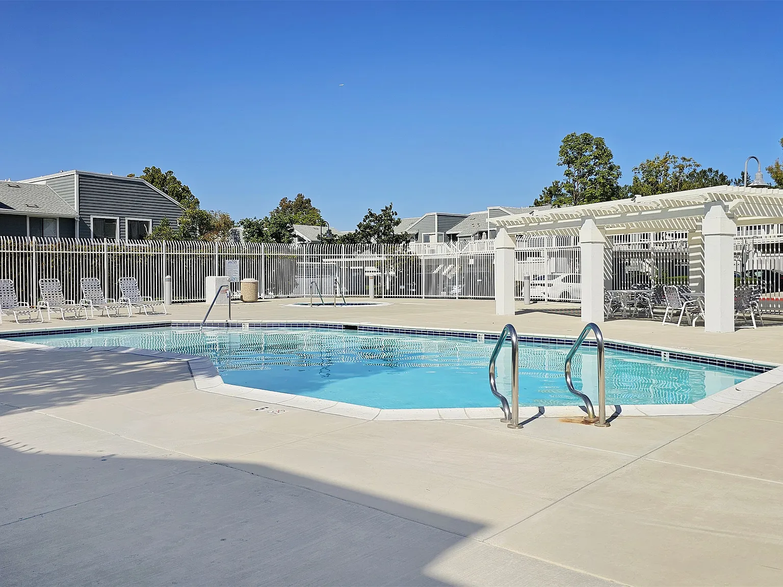 3 bed, 2.5 bath, 1250 sqft, $5,500 — Photo 2