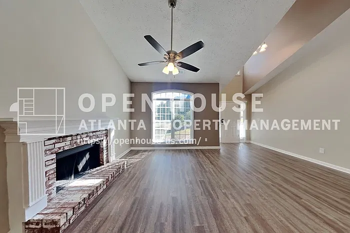 3 bed, 2.0 bath, 1586 sqft, $2,150 — Photo 3