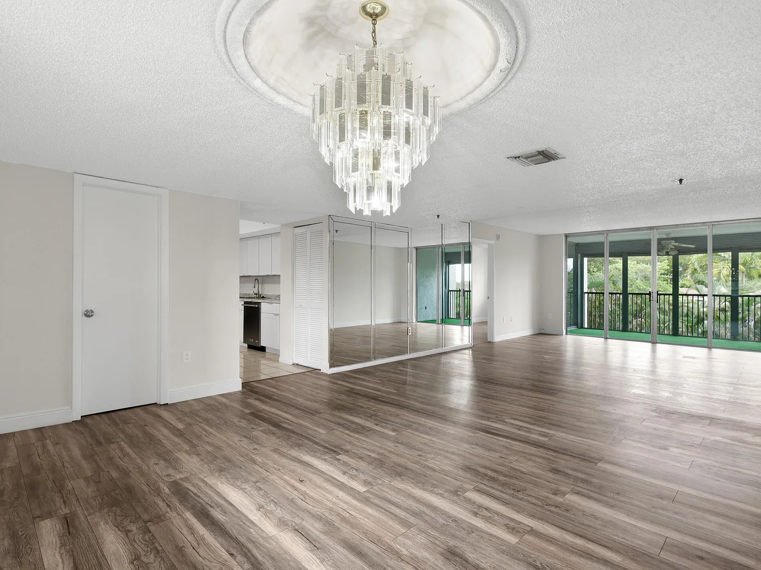3 bed, 2.5 bath, 1770 sqft, $2,300 — Photo 2