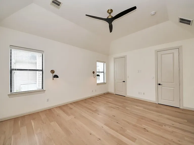 3229 Maxroy St — Photo 31