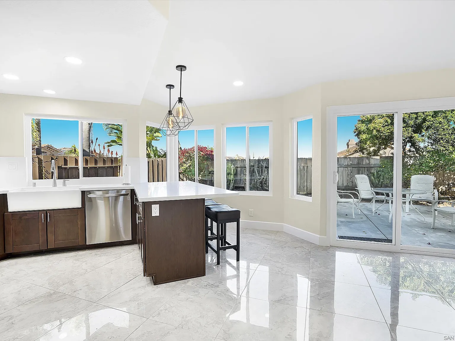 4 bed, 3.0 bath, 1994 sqft, $7,000 — Photo 3