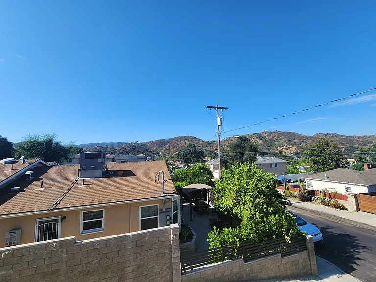 10146 Fernglen Ave #B — Photo 33