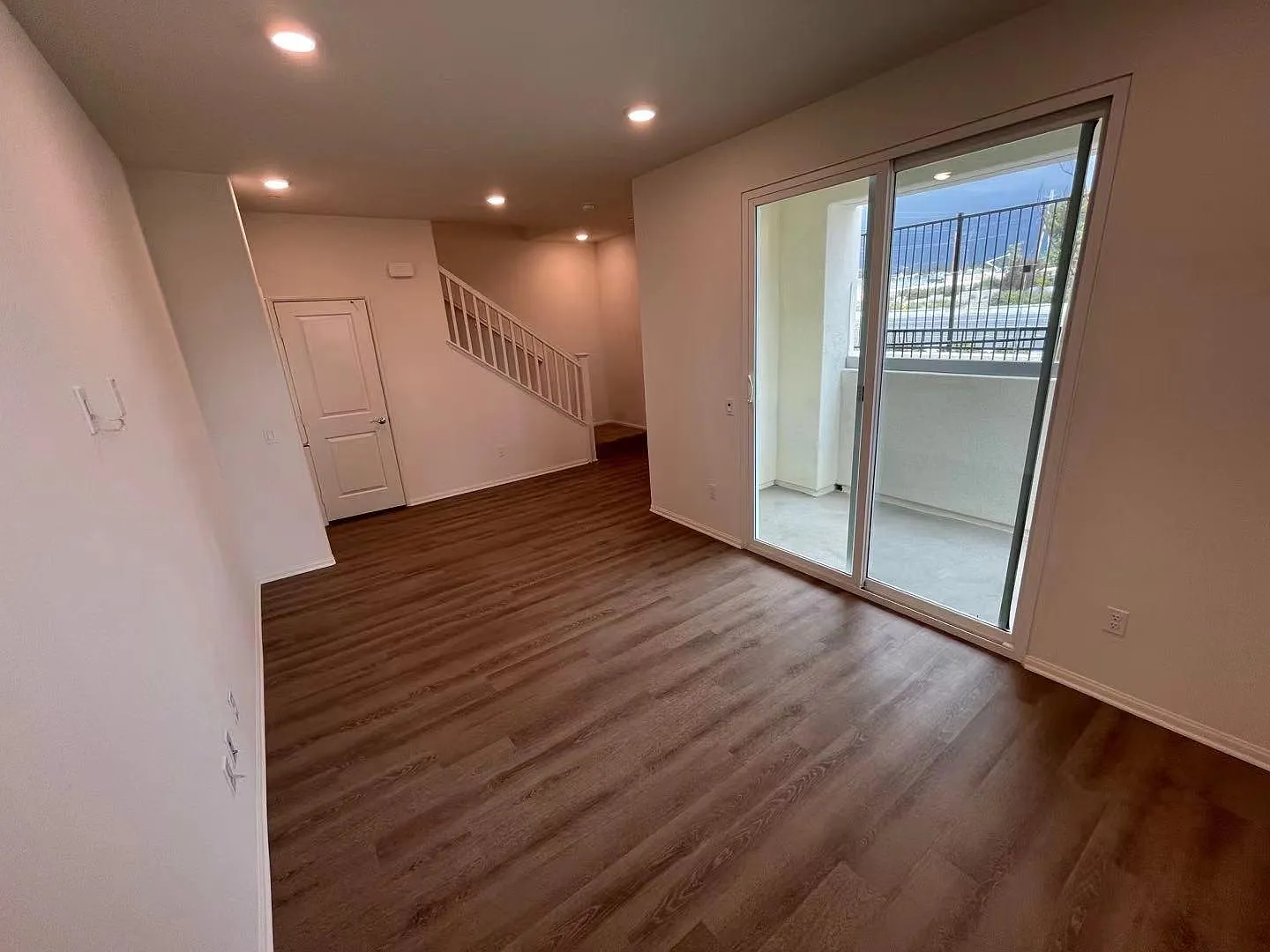 3 bed, 1896 sqft, $3,500 — Photo 2