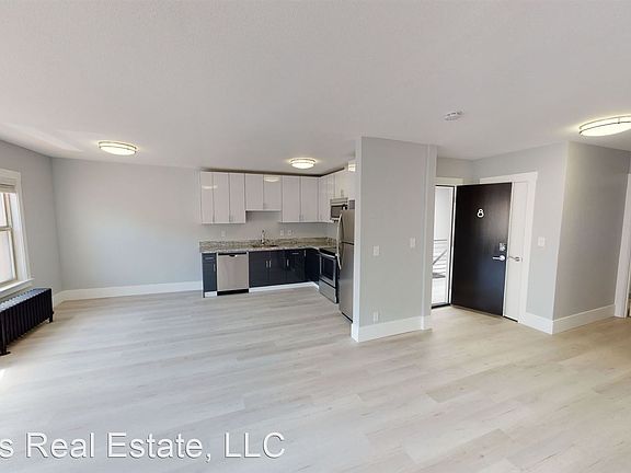 2nd image of 113 Lake St S Unit 8