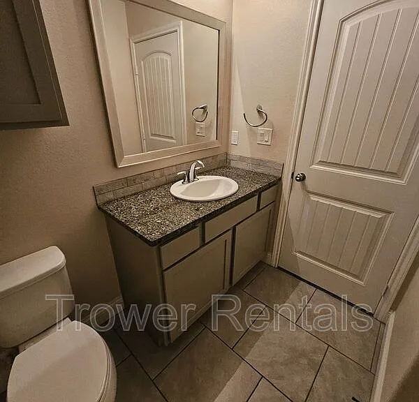1021 E 90th Ct — Photo 12