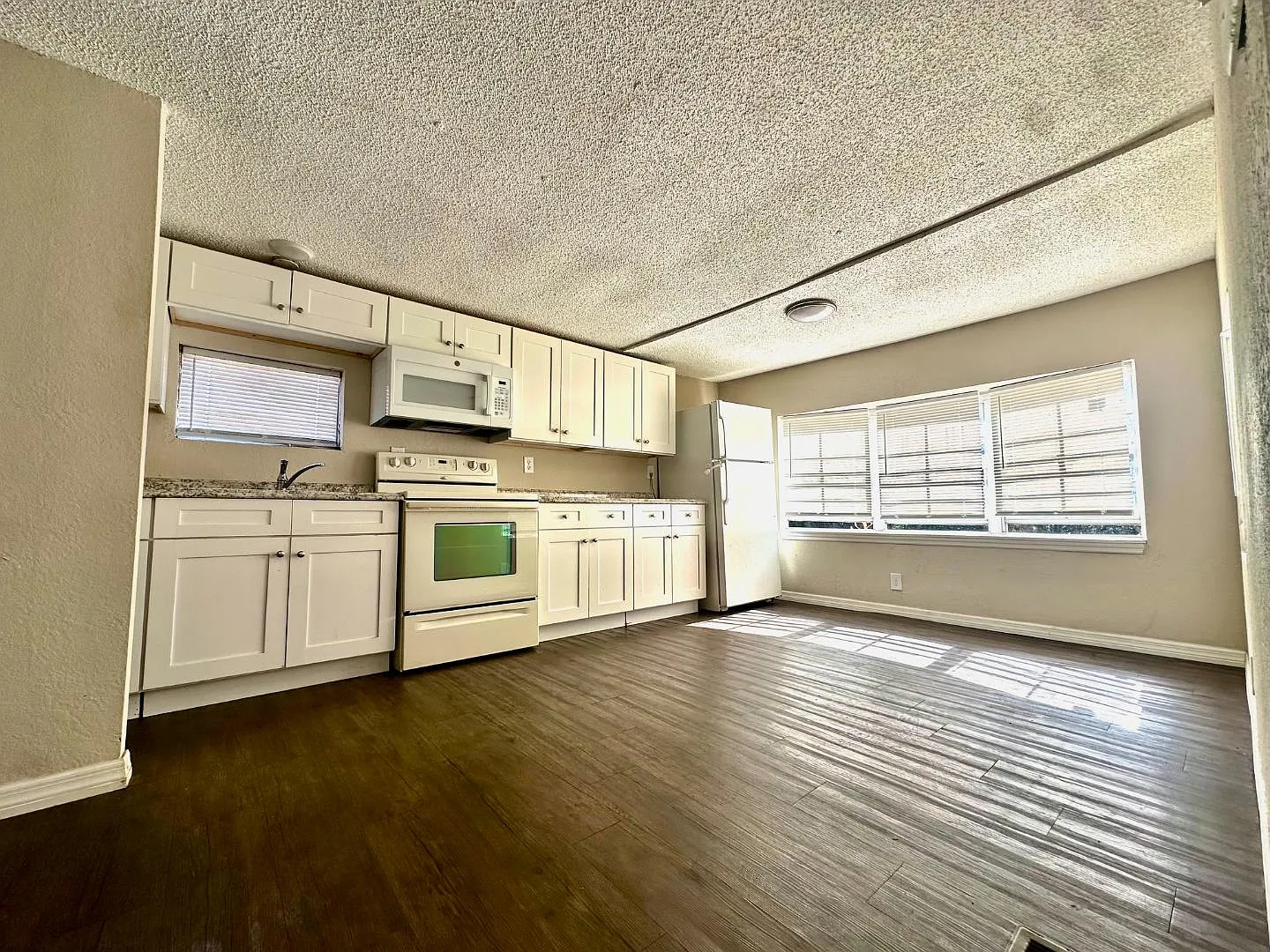12 Hill St — Photo 4