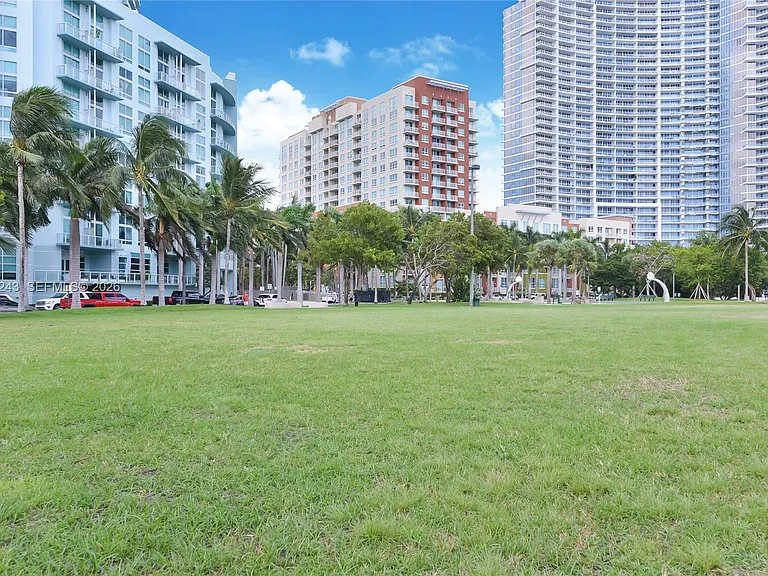2000 N Bayshore Dr #626 — Photo 36