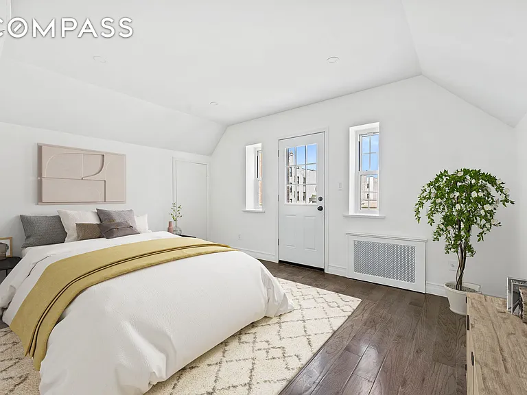 65 Bay 23rd St #3 — Photo 2