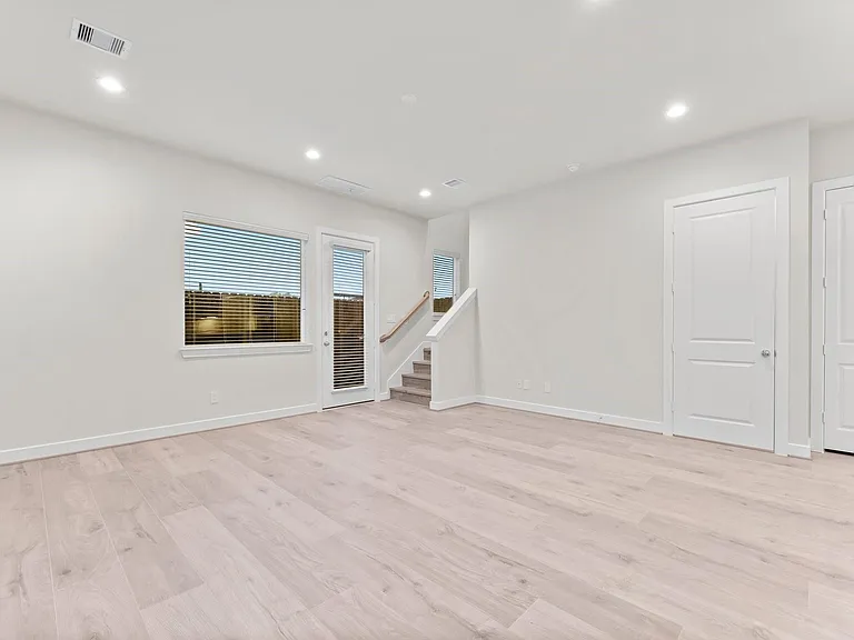 5905 Haring Ln — Photo 8