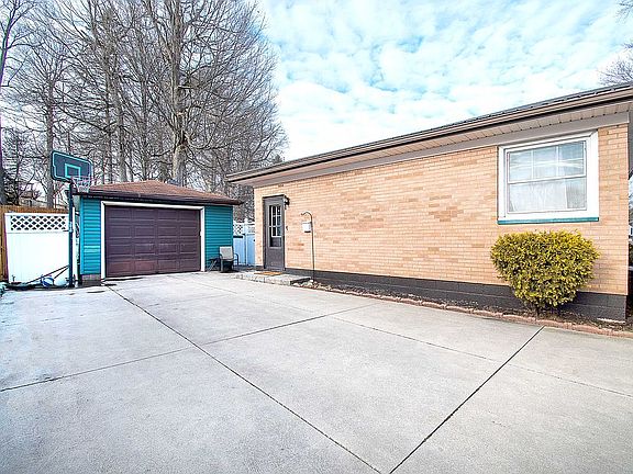 Detached 1-car garage.