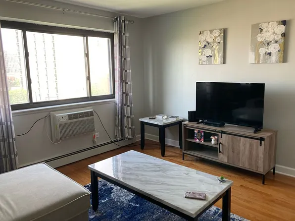 607 W Wrightwood Ave APT 601, Chicago, IL 60614