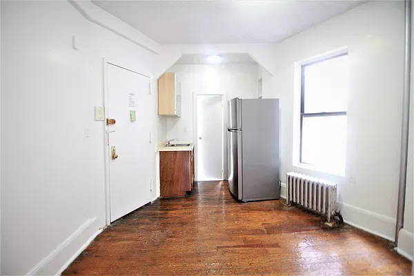 Rented by Julianna Realty Corp | media 6