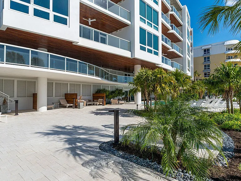 1035 Seaside Dr #406 — Photo 2