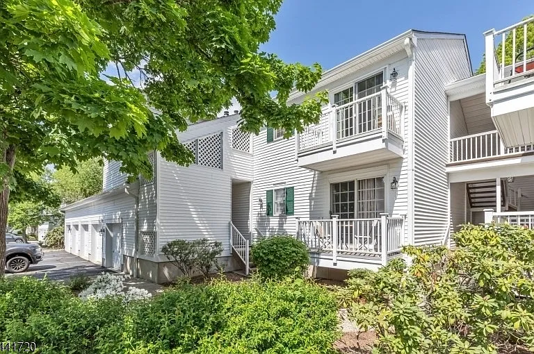 82 Smithfield Ct — Photo 24