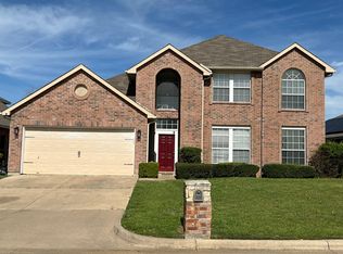 805 Summerwood Dr, Arlington, TX 76017