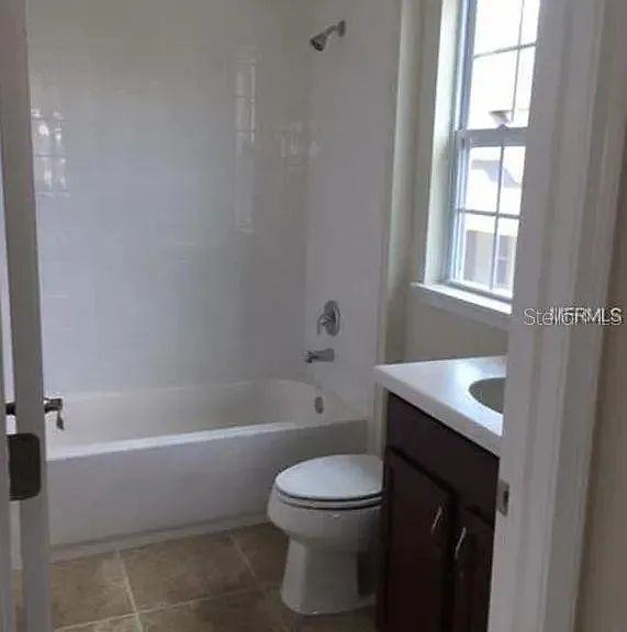 14212 Corrigan Ave — Photo 6