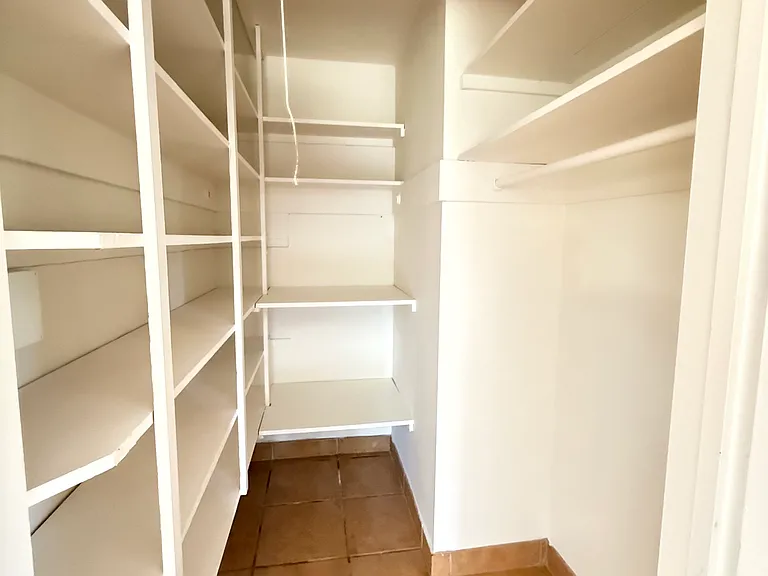 Kitchen pantry storage