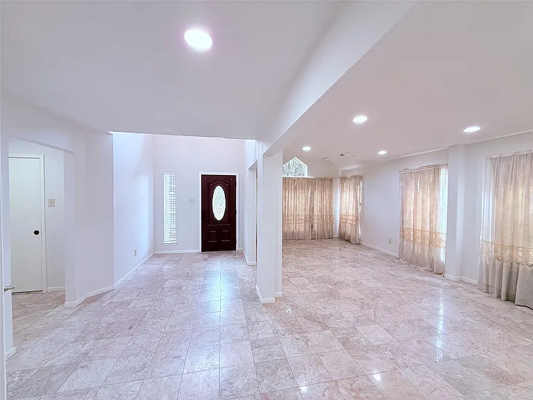 13407 Carruth Ln — Photo 6
