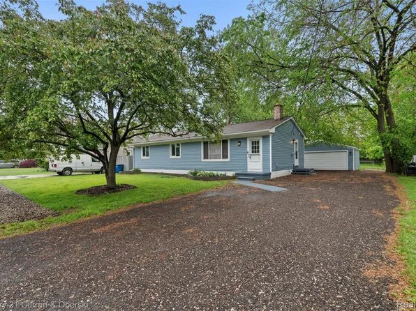 6262 Garden Ct, Warren, MI 48091