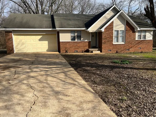 102 Commanche Trl, Jackson, TN 38305