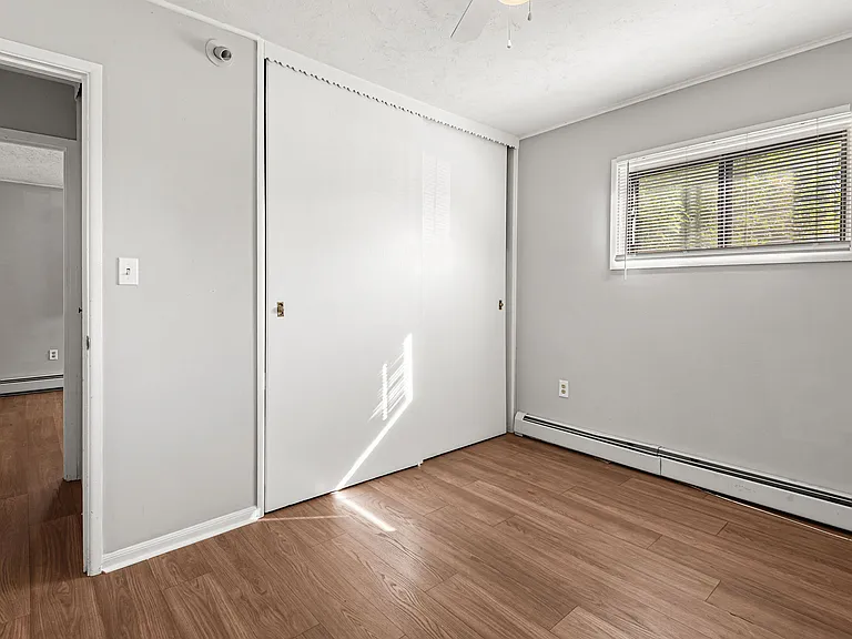 305 N Park Dr — Photo 14