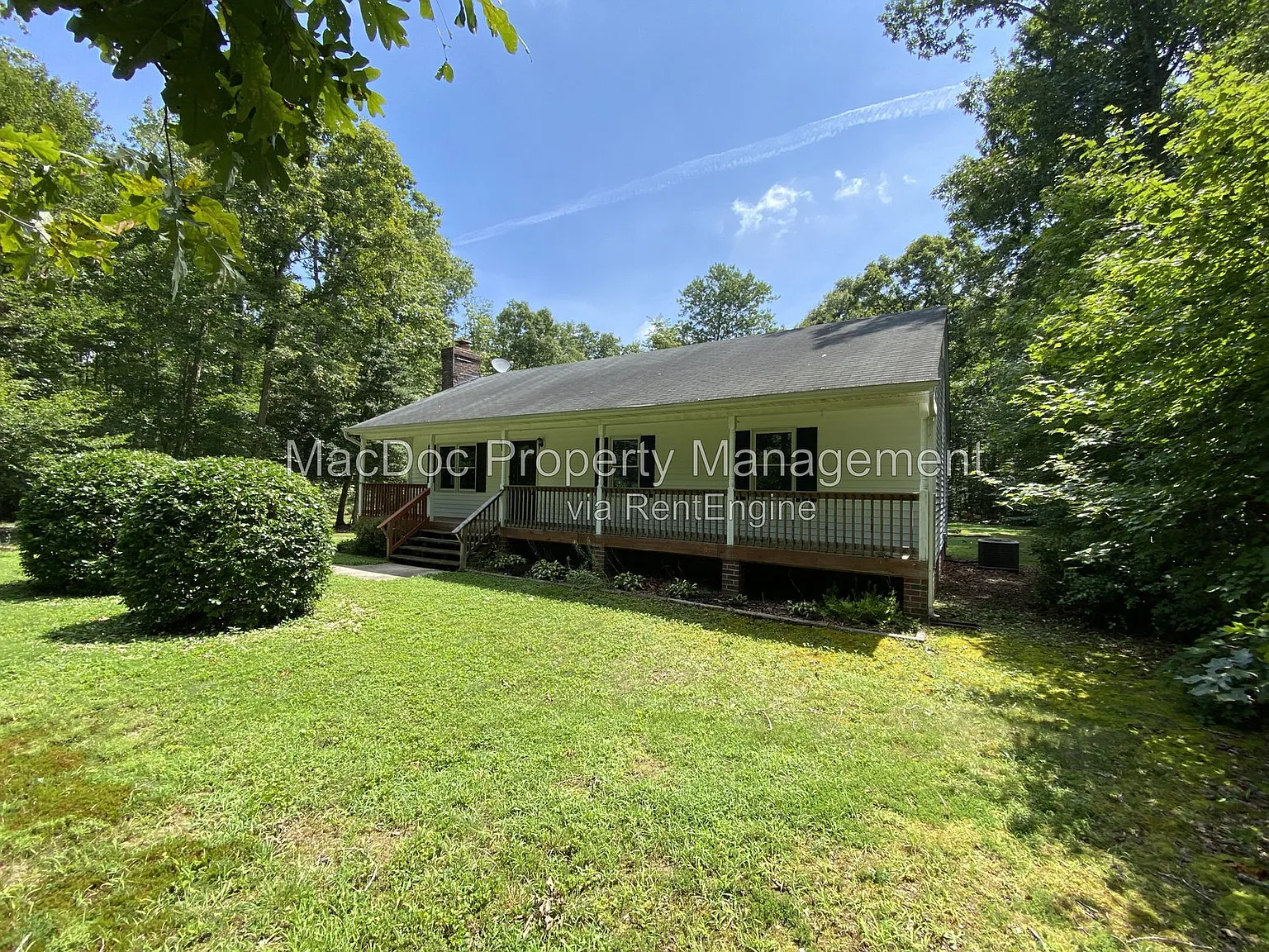3 bed, 2.0 bath, 1196 sqft, $2,045 — Photo 2