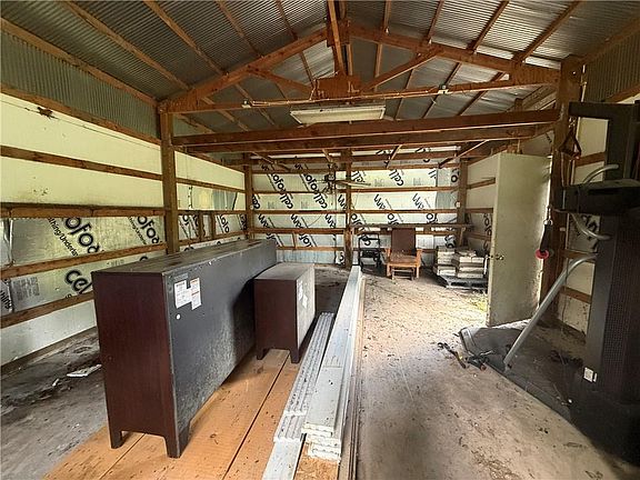3rd image of 184 Linden St