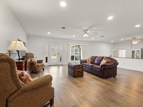 1053 Paradise Cove Rd, Pottsboro, TX 75076