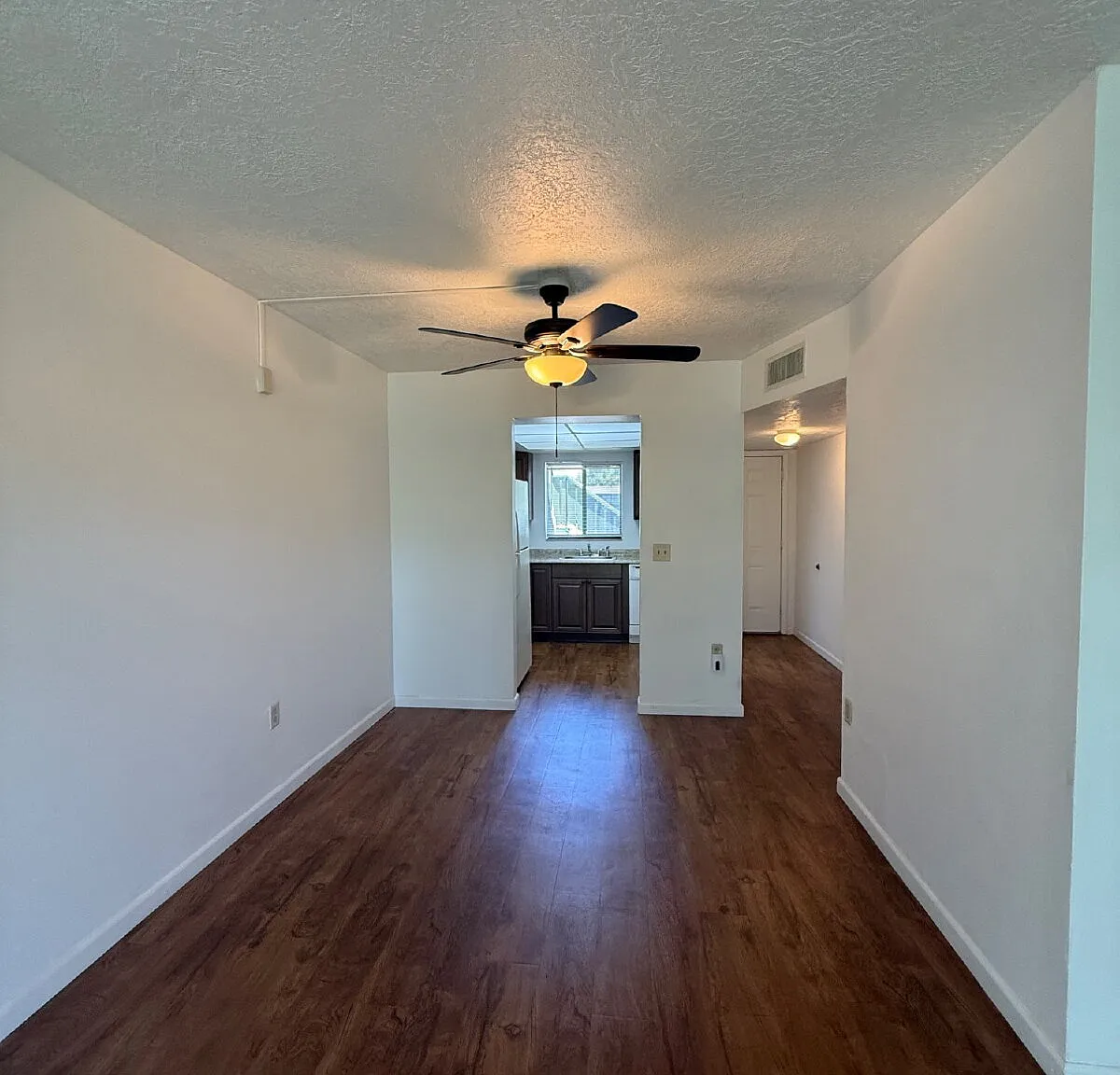 2 bed, 2.0 bath, 952 sqft, $1,300 — Photo 4