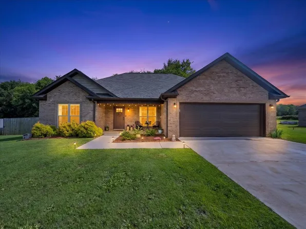36 W Blue Heron Dr, Killen, AL 35645