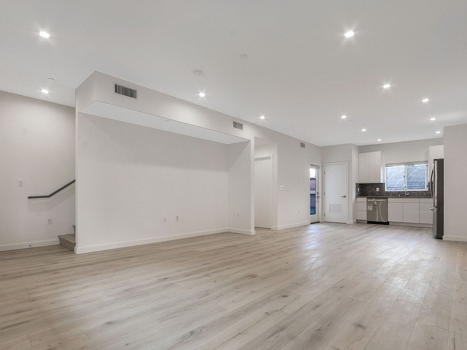 1st image of 6560 Fountain Ave