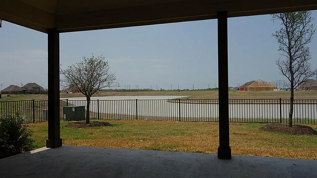4 bed, 2.5 bath, 1930 sqft, $2,500 — Photo 1