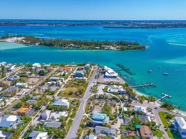 720 Broadway St APT 1, Longboat Key, FL 34228