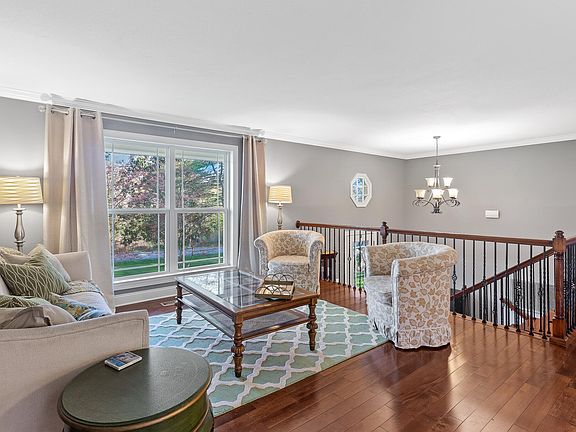 3rd image of 569 Brock Cir
