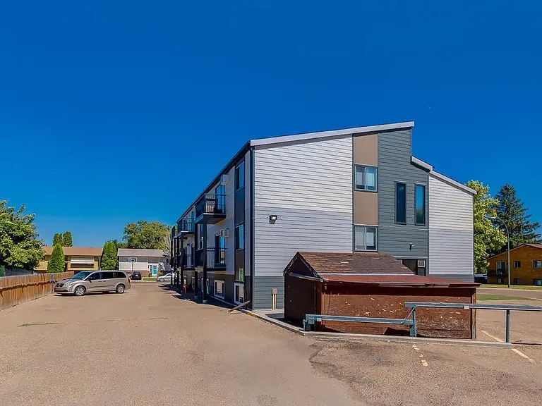42 Campbell Cres SE #102 — Photo 26