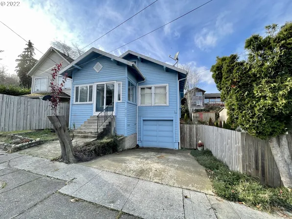 2154 Sherman Ave, North Bend, OR 97459