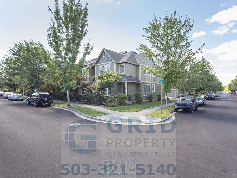 1113 SE Alika Ave — Photo 2